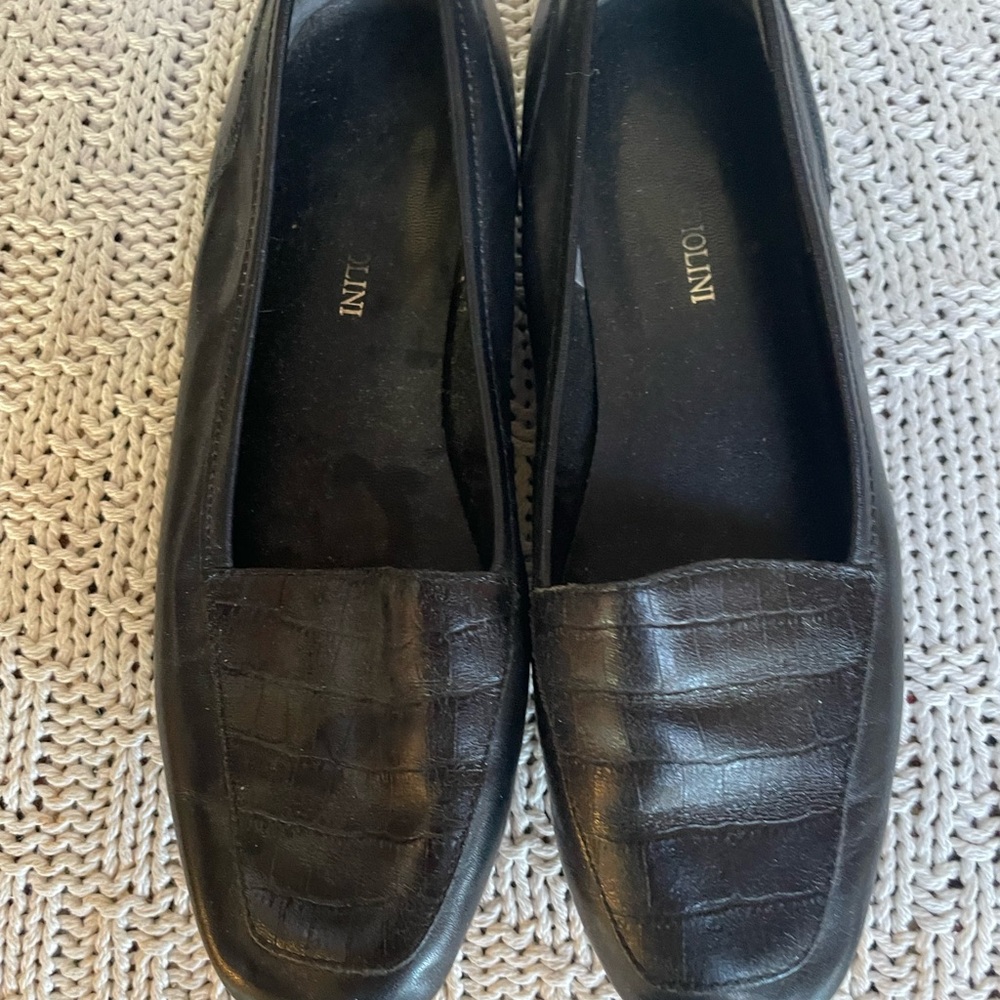 Enzo Angiolini black slip-on flats in very good condition.